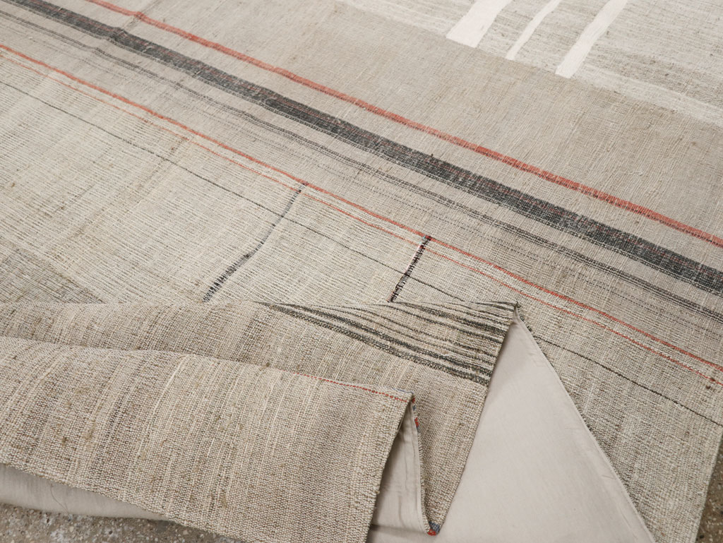 Vintage Turkish Flatweave Kilim Room Size Carpet, No.33592 - Galerie Shabab