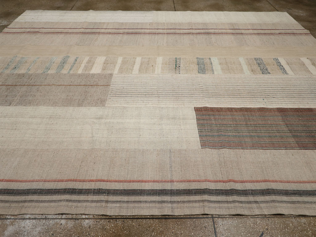Vintage Turkish Flatweave Kilim Room Size Carpet, No.33593 - Galerie Shabab