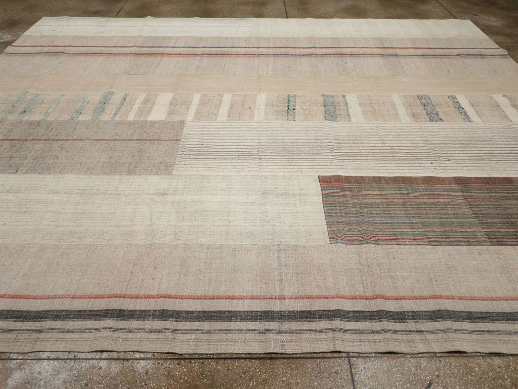 Vintage Turkish Flatweave Kilim Room Size Carpet, No.33593 - Galerie Shabab