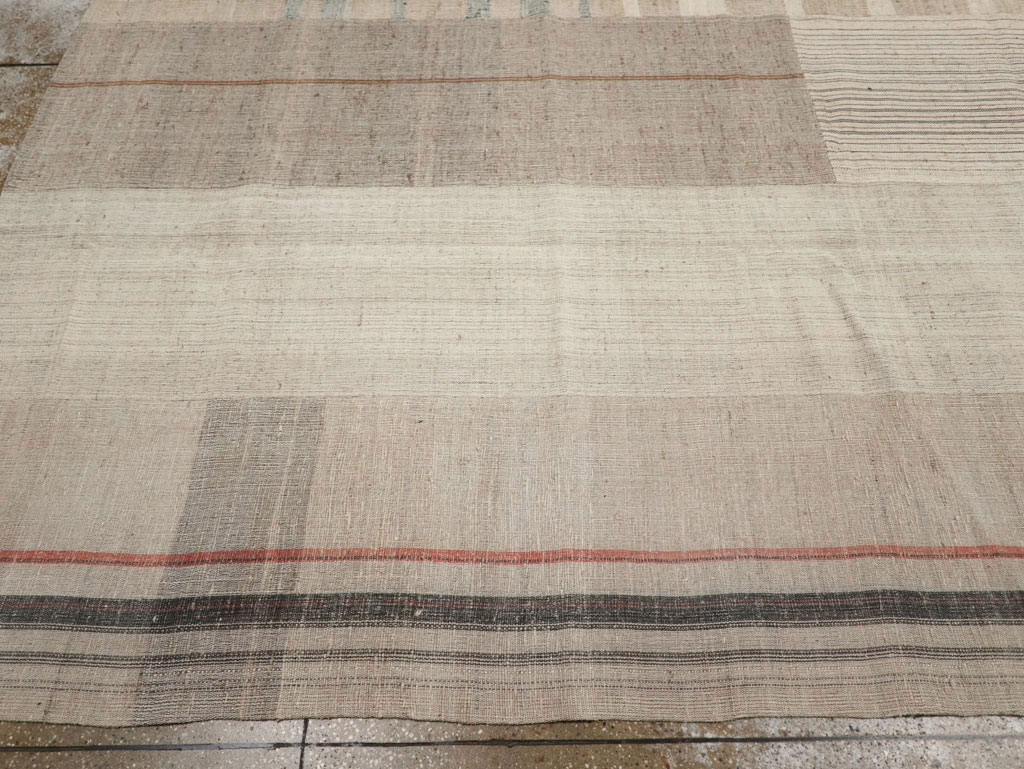 Vintage Turkish Flatweave Kilim Room Size Carpet, No.33593 - Galerie Shabab