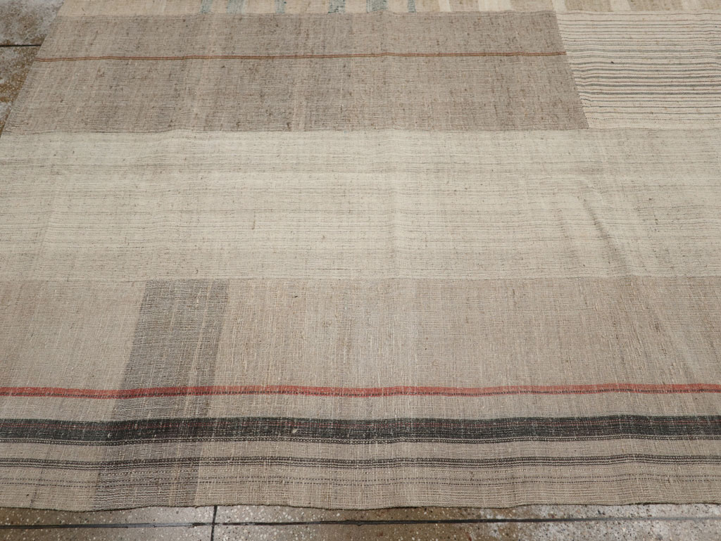 Vintage Turkish Flatweave Kilim Room Size Carpet, No.33593 - Galerie Shabab