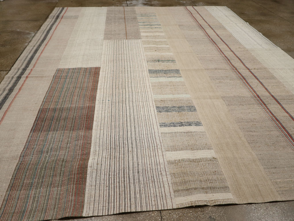 Vintage Turkish Flatweave Kilim Room Size Carpet, No.33593 - Galerie Shabab