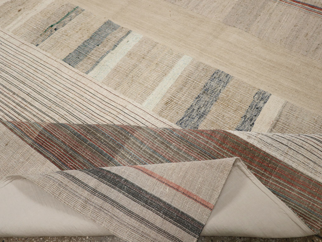 Vintage Turkish Flatweave Kilim Room Size Carpet, No.33593 - Galerie Shabab