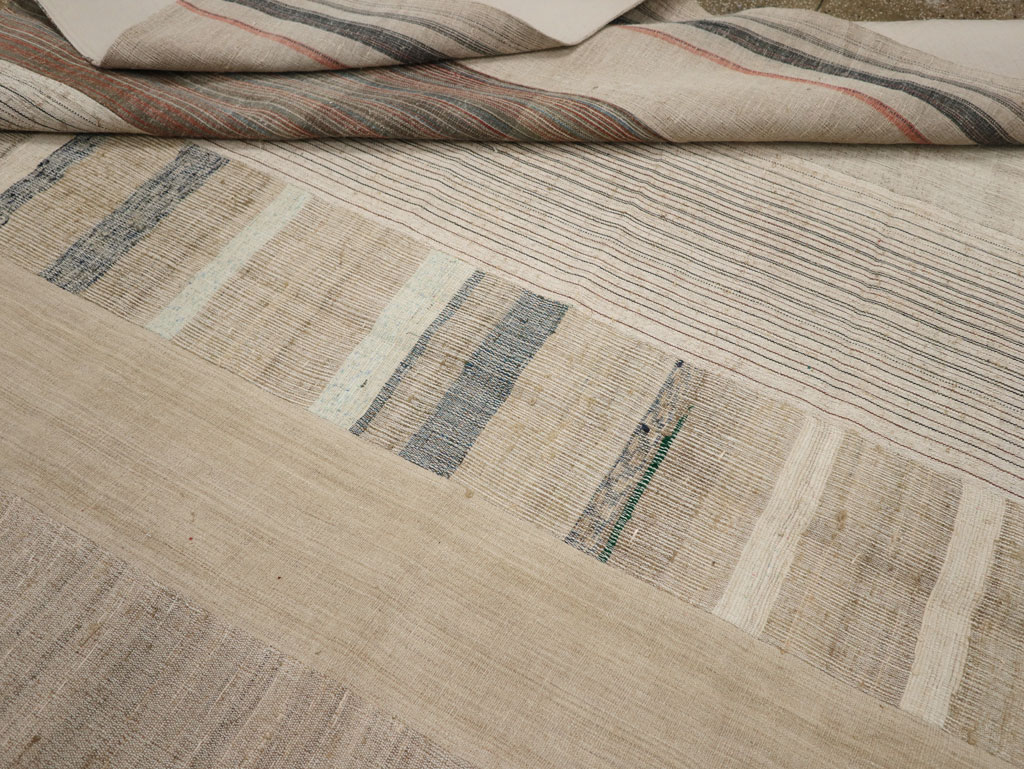 Vintage Turkish Flatweave Kilim Room Size Carpet, No.33593 - Galerie Shabab