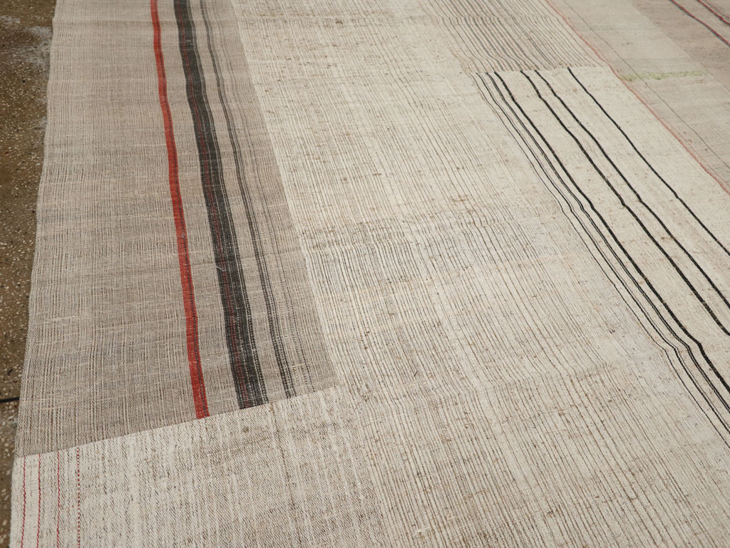 Vintage Turkish Flatweave Kilim Room Size Carpet, No.33594 - Galerie Shabab