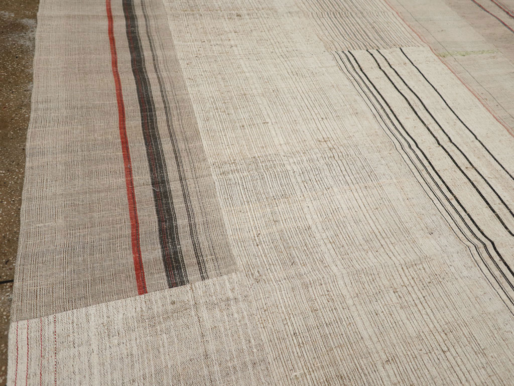 Vintage Turkish Flatweave Kilim Room Size Carpet, No.33594 - Galerie Shabab