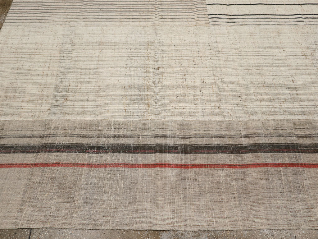 Vintage Turkish Flatweave Kilim Room Size Carpet, No.33594 - Galerie Shabab