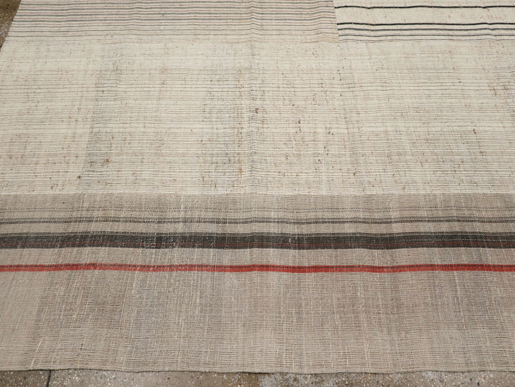 Vintage Turkish Flatweave Kilim Room Size Carpet, No.33594 - Galerie Shabab