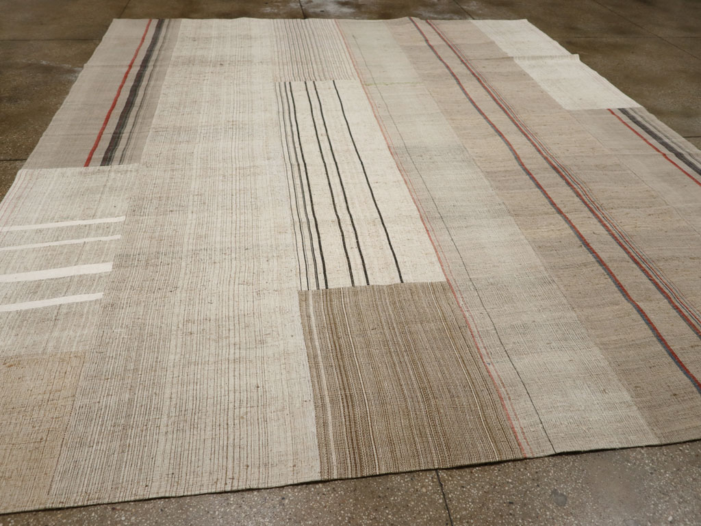 Vintage Turkish Flatweave Kilim Room Size Carpet, No.33594 - Galerie Shabab