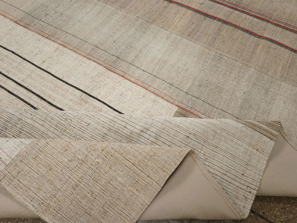 Vintage Turkish Flatweave Kilim Room Size Carpet, No.33594 - Galerie Shabab