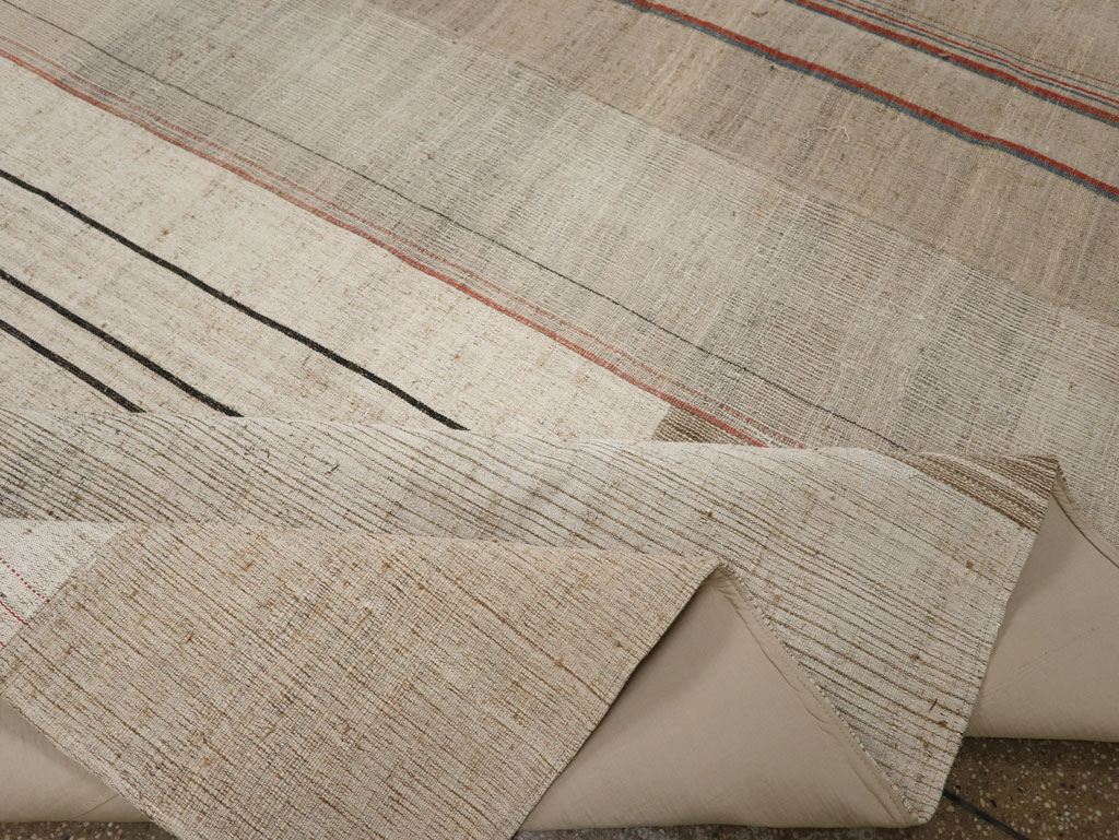 Vintage Turkish Flatweave Kilim Room Size Carpet, No.33594 - Galerie Shabab