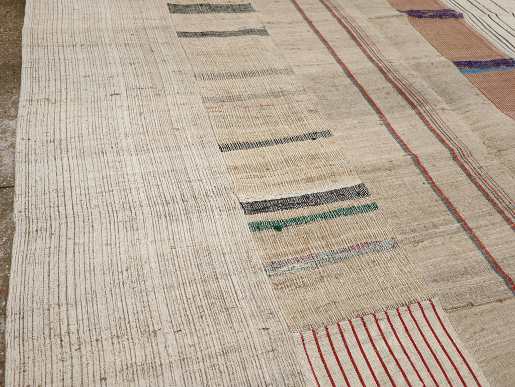 Vintage Turkish Flatweave Kilim Room Size Carpet, No.33595 - Galerie Shabab