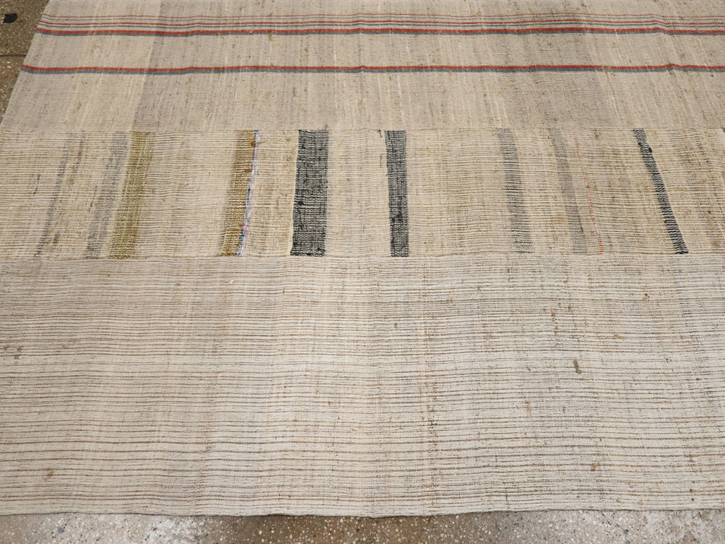 Vintage Turkish Flatweave Kilim Room Size Carpet, No.33595 - Galerie Shabab