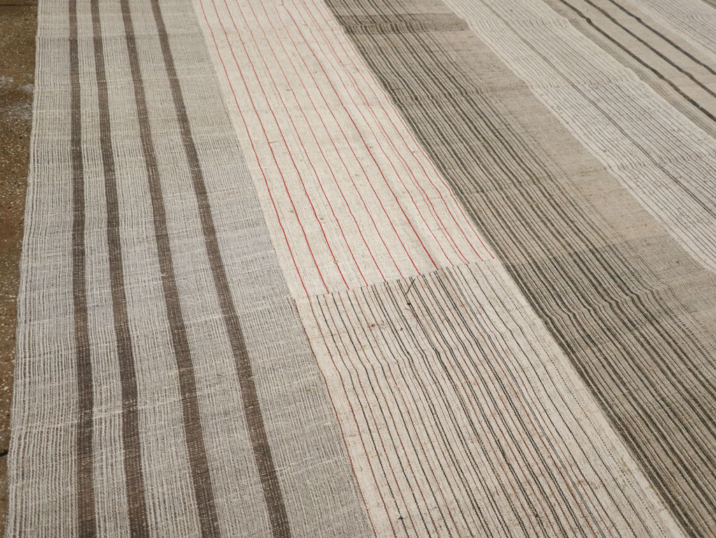 Vintage Turkish Flatweave Kilim Large Room Size Carpet, No.33596 - Galerie Shabab