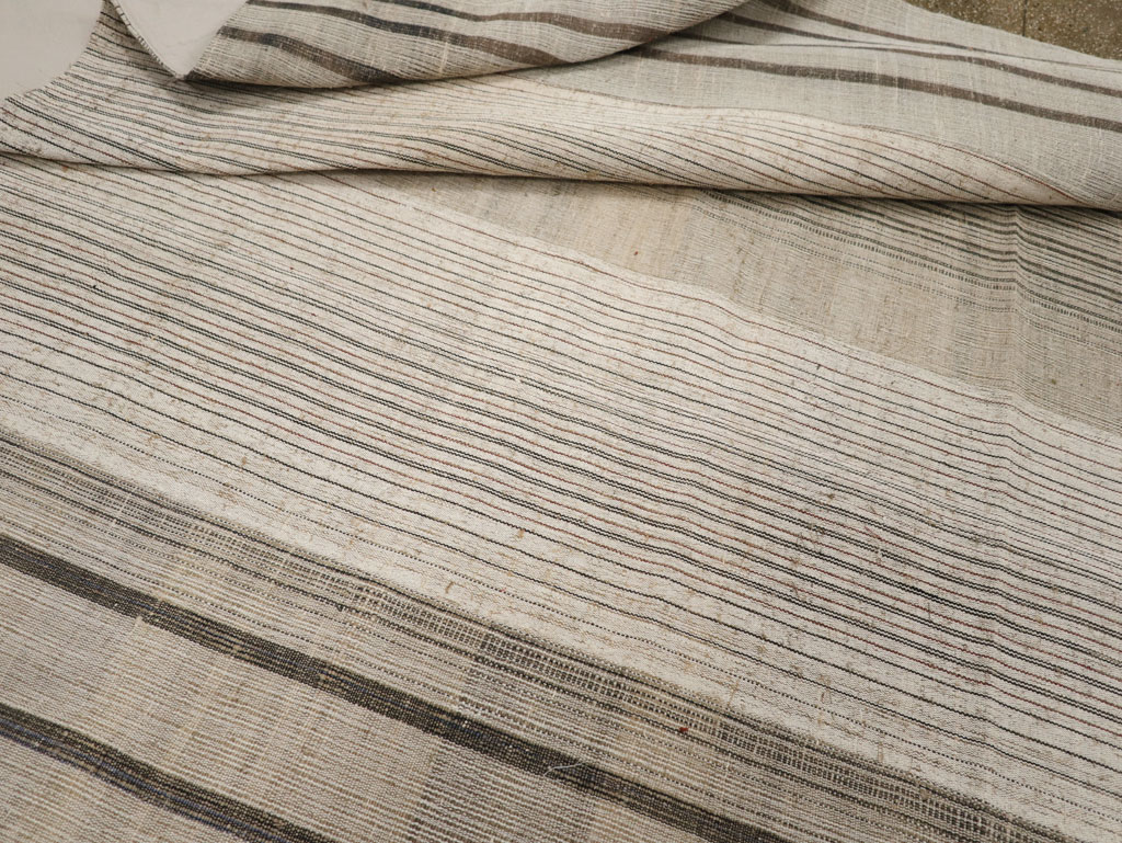 Vintage Turkish Flatweave Kilim Large Room Size Carpet, No.33596 - Galerie Shabab