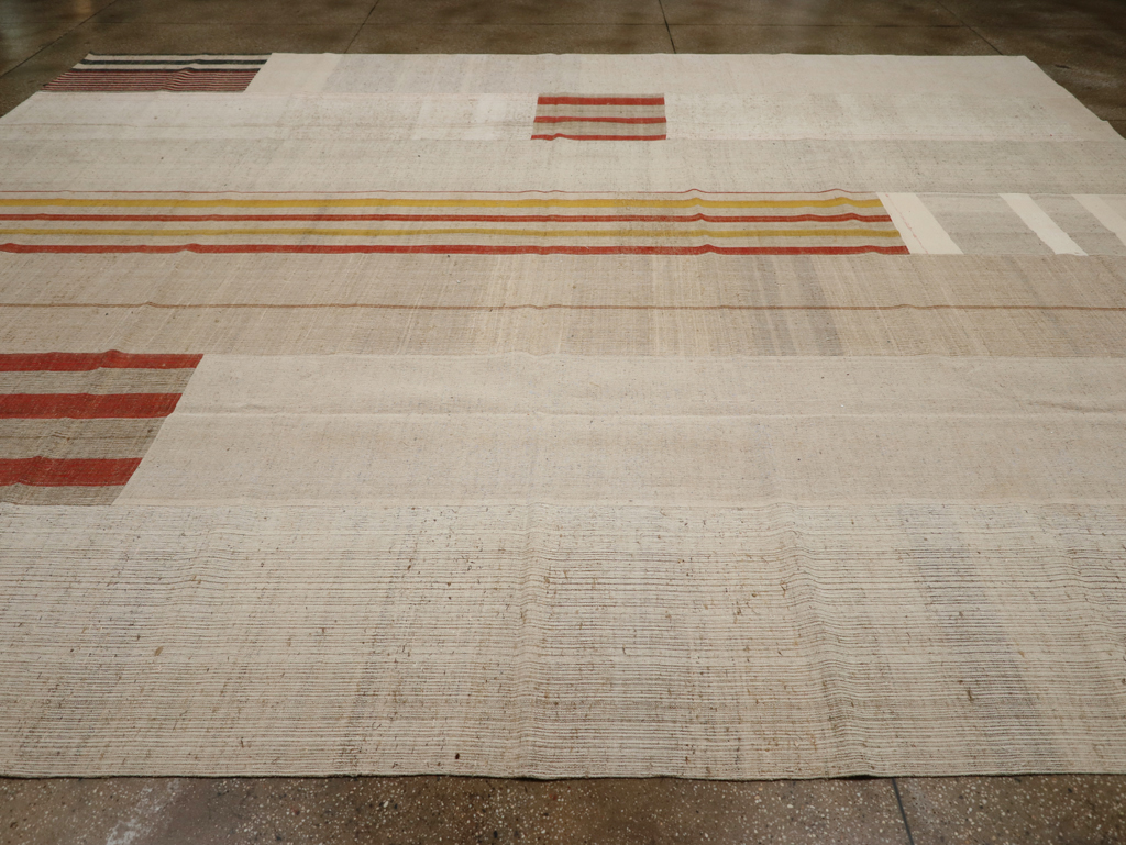 Modern Turkish Flatweave Kilim Large Carpet, No.33598 - Galerie Shabab