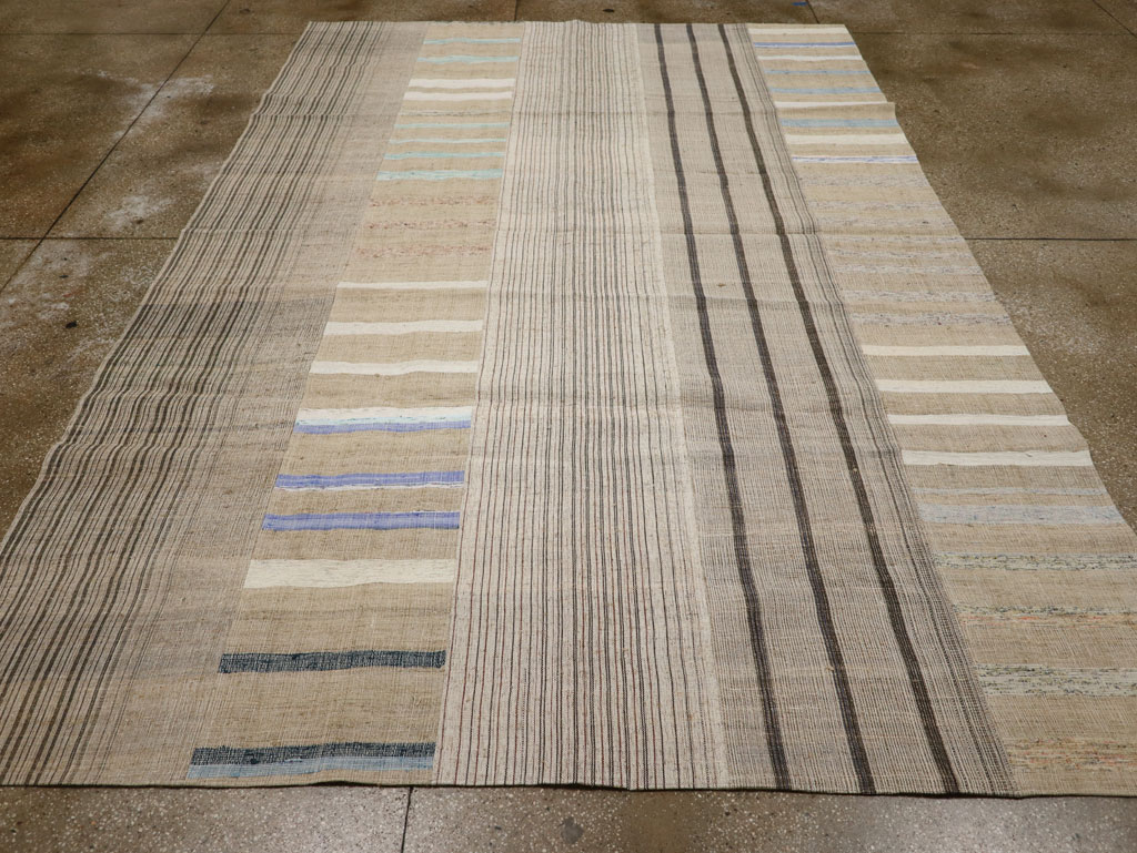 Vintage Turkish Flatweave Kilim Room Size Carpet, No.33601 - Galerie Shabab