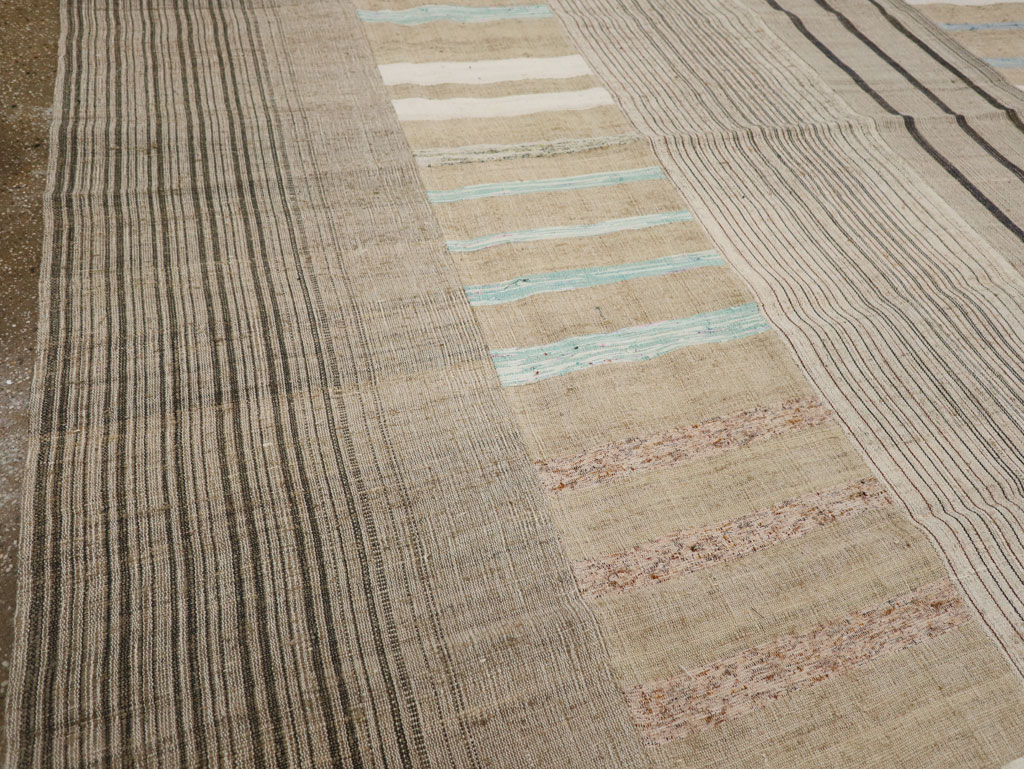 Vintage Turkish Flatweave Kilim Room Size Carpet, No.33601 - Galerie Shabab