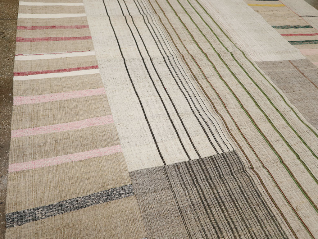 Vintage Turkish Flatweave Kilim Room Size Carpet, No.33602 - Galerie Shabab