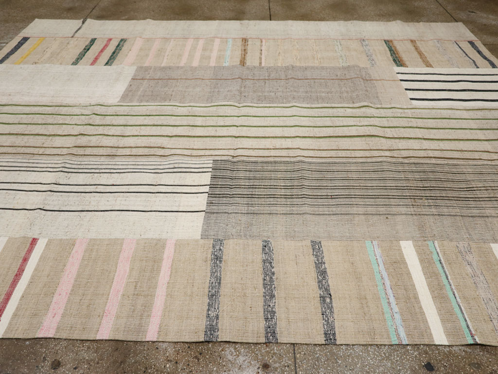 Vintage Turkish Flatweave Kilim Room Size Carpet, No.33602 - Galerie Shabab