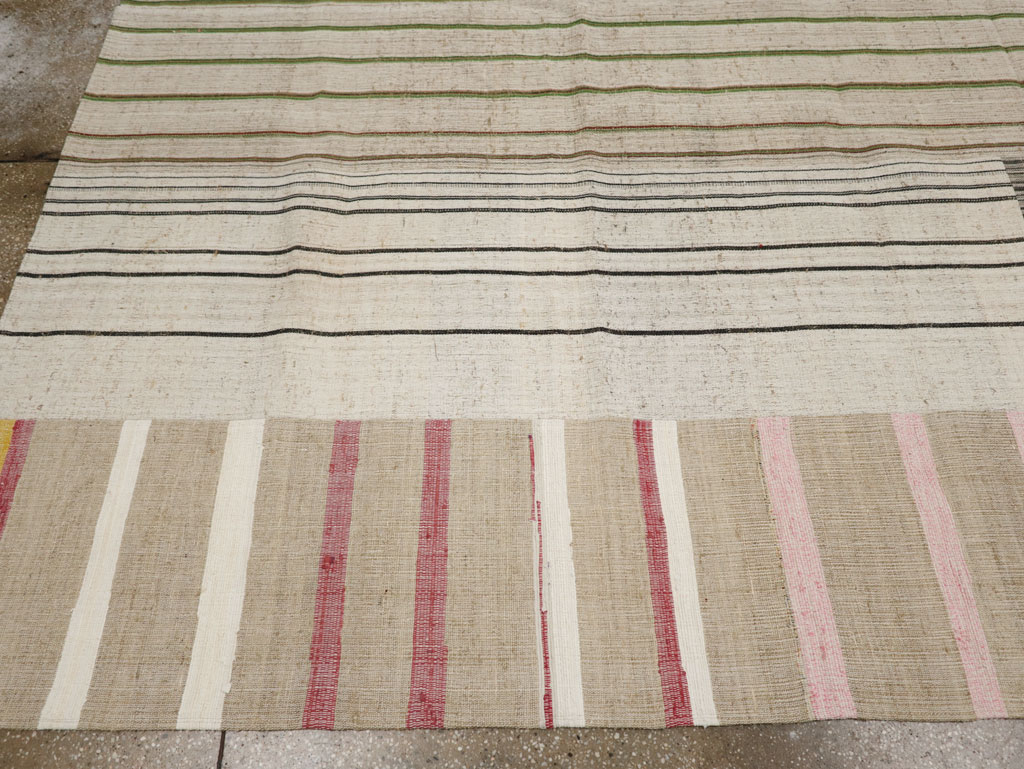 Vintage Turkish Flatweave Kilim Room Size Carpet, No.33602 - Galerie Shabab