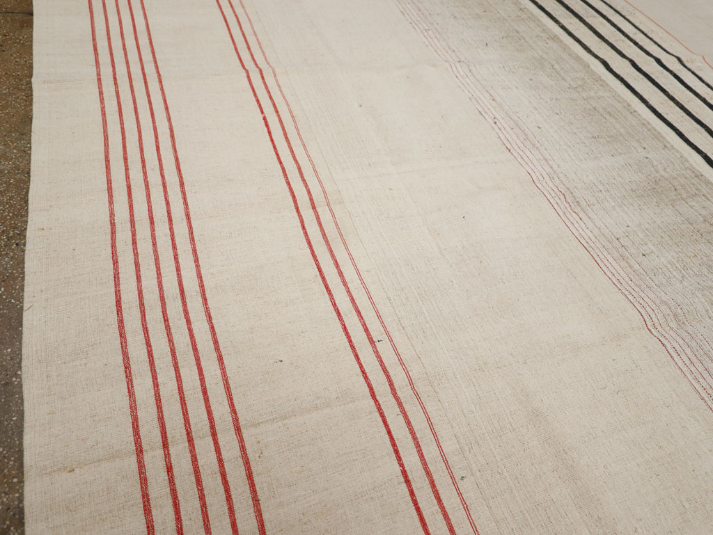 Vintage Turkish Flatweave Kilim Room Size Carpet, No.33604 - Galerie Shabab