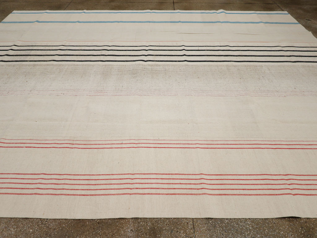Vintage Turkish Flatweave Kilim Room Size Carpet, No.33604 - Galerie Shabab