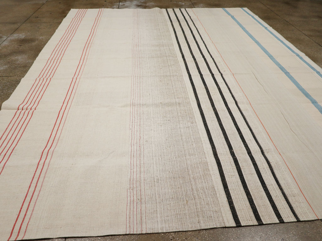 Vintage Turkish Flatweave Kilim Room Size Carpet, No.33604 - Galerie Shabab