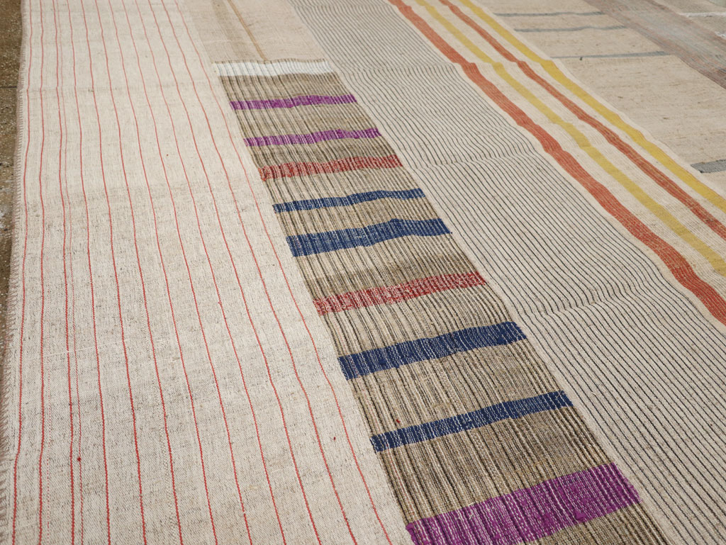 Vintage Turkish Flatweave Kilim Room Size Carpet, No.33605 - Galerie Shabab