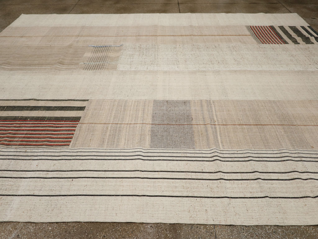 Vintage Turkish Flatweave Kilim Room Size Carpet, No.33607 - Galerie Shabab