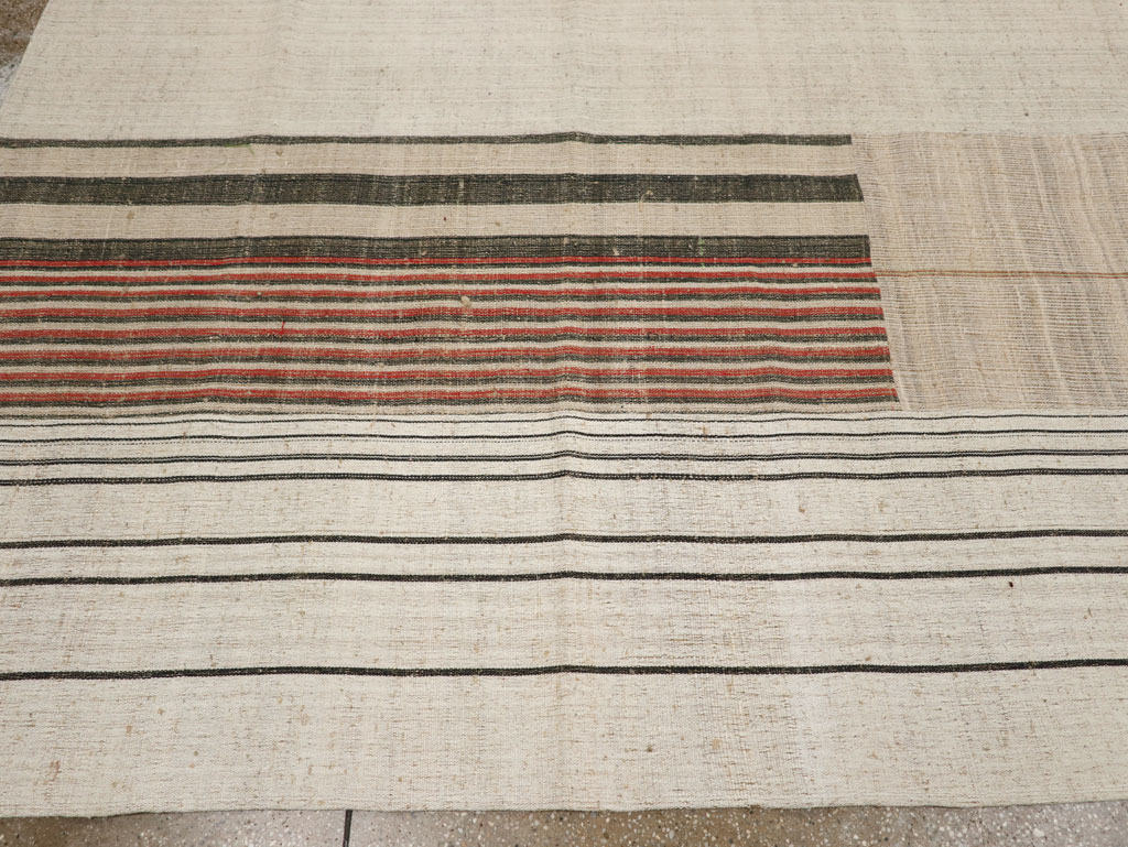 Vintage Turkish Flatweave Kilim Room Size Carpet, No.33607 - Galerie Shabab