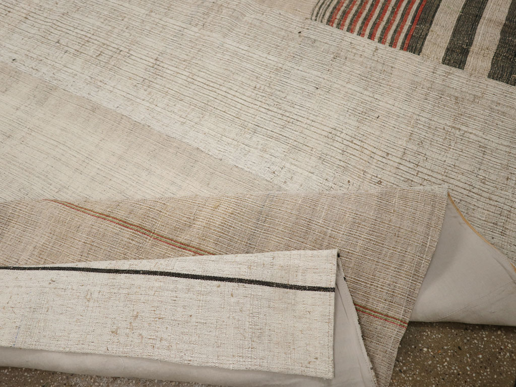 Vintage Turkish Flatweave Kilim Room Size Carpet, No.33607 - Galerie Shabab
