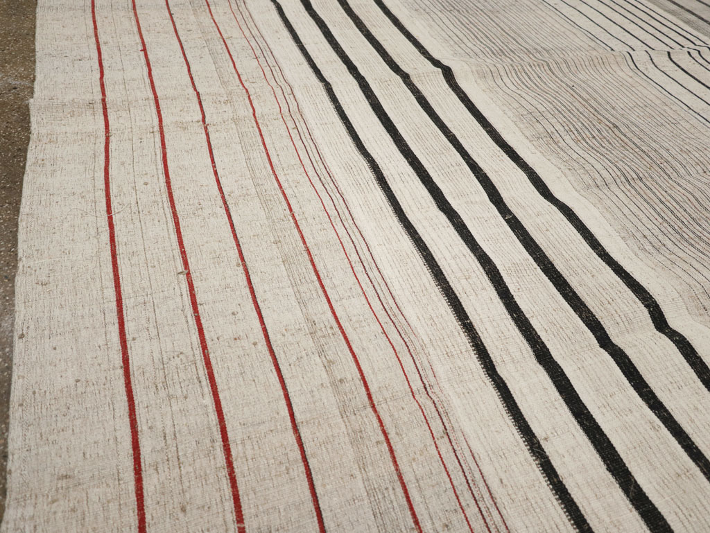 Vintage Turkish Flatweave Kilim Room Size Carpet, No.33608 - Galerie Shabab