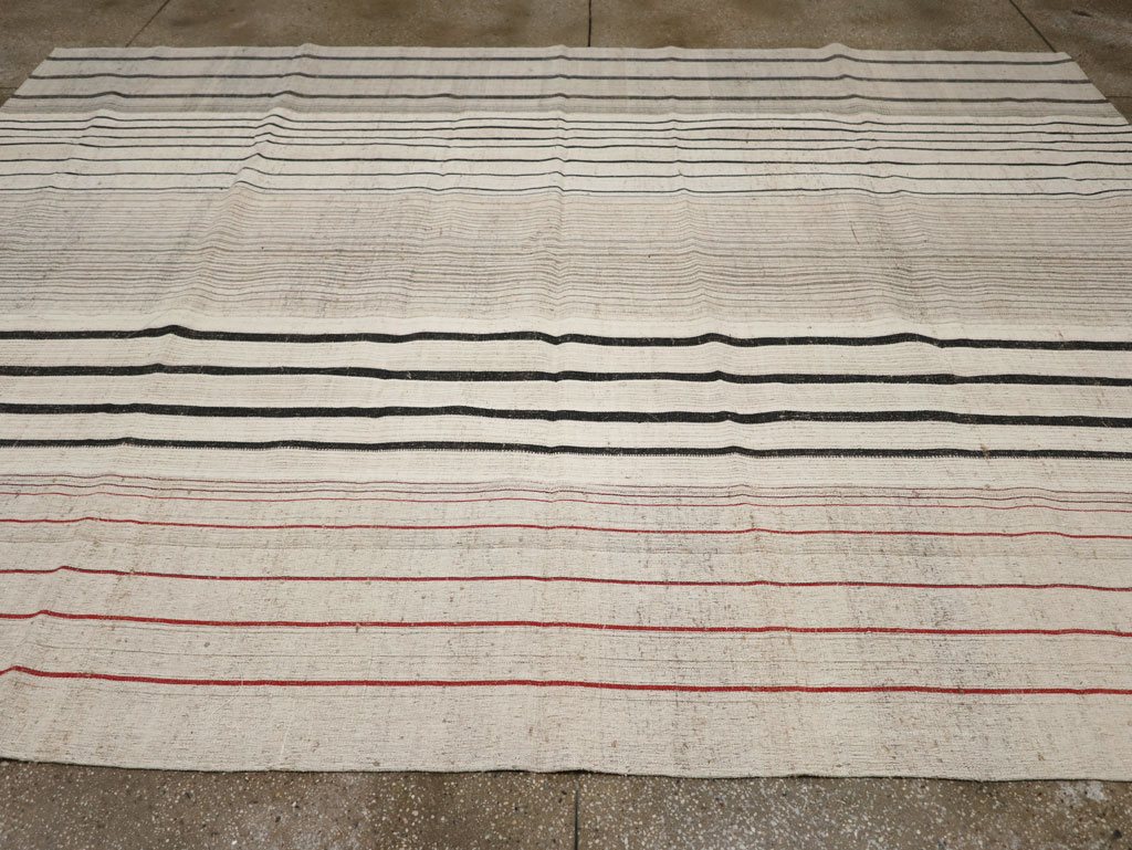 Vintage Turkish Flatweave Kilim Room Size Carpet, No.33608 - Galerie Shabab