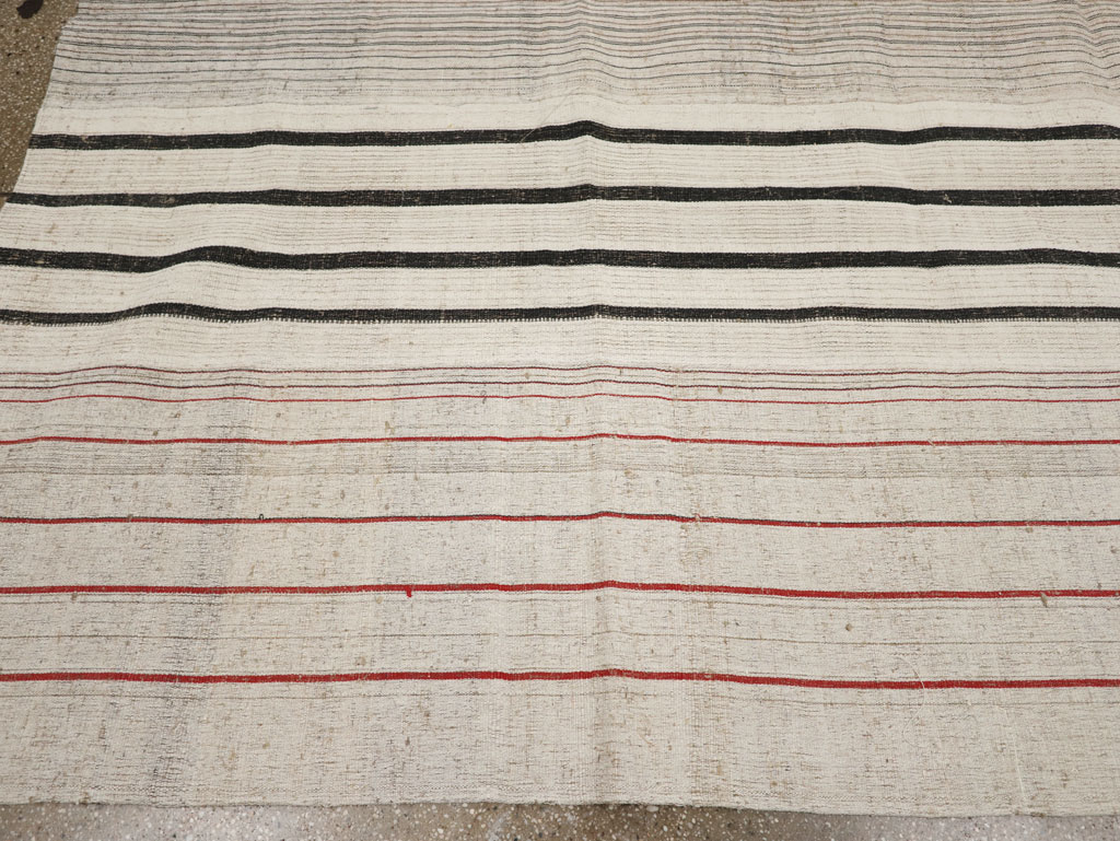 Vintage Turkish Flatweave Kilim Room Size Carpet, No.33608 - Galerie Shabab