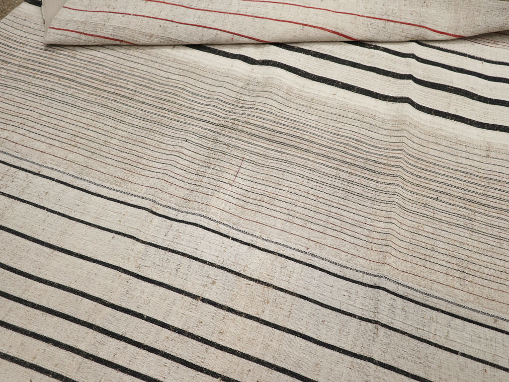 Vintage Turkish Flatweave Kilim Room Size Carpet, No.33608 - Galerie Shabab