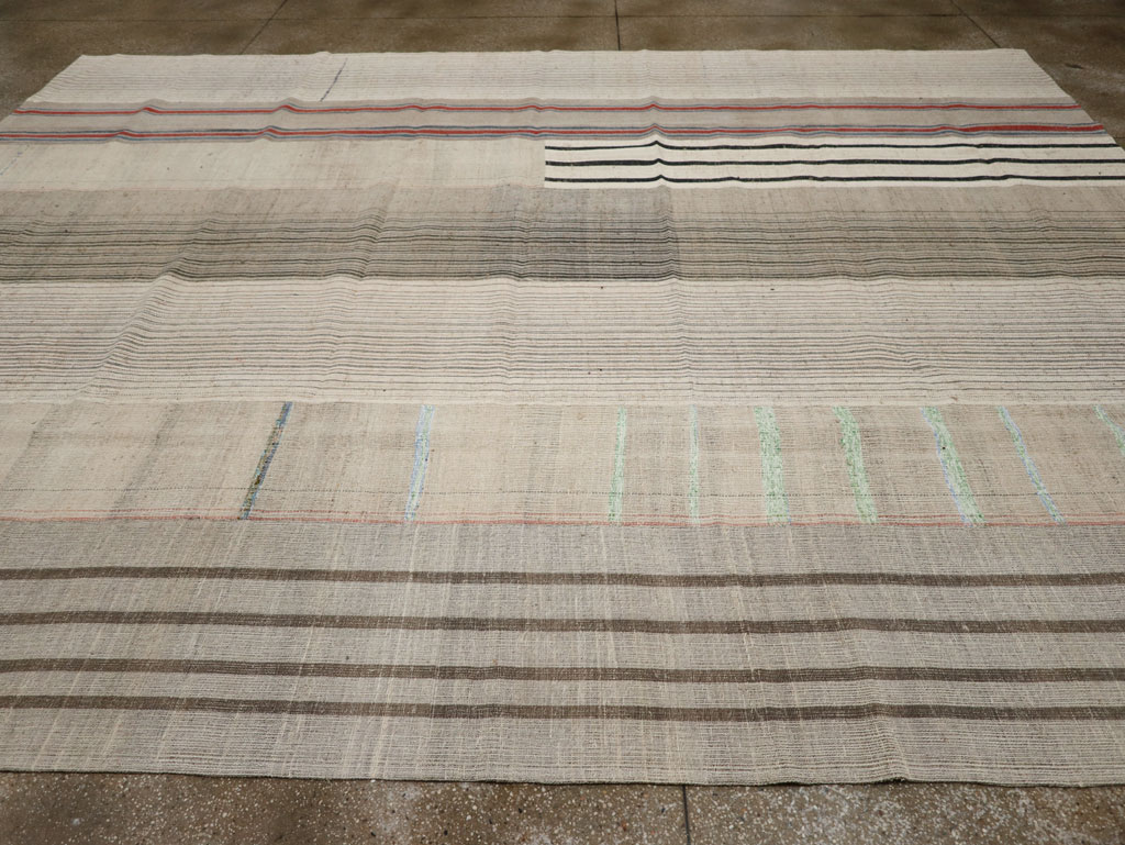 Vintage Turkish Flatweave Kilim Room Size Carpet, No.33611 - Galerie Shabab