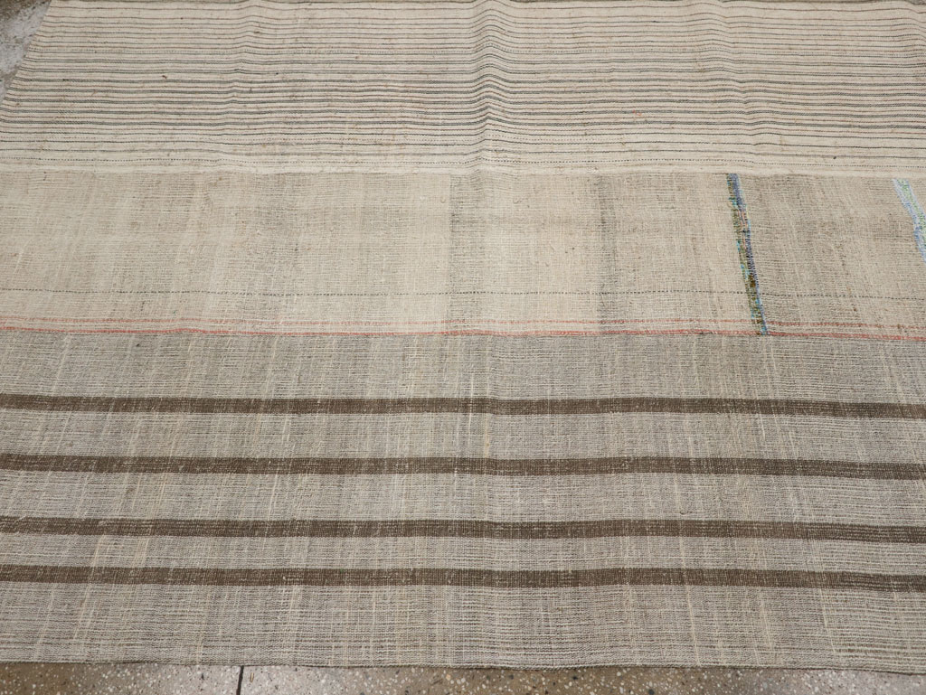 Vintage Turkish Flatweave Kilim Room Size Carpet, No.33611 - Galerie Shabab