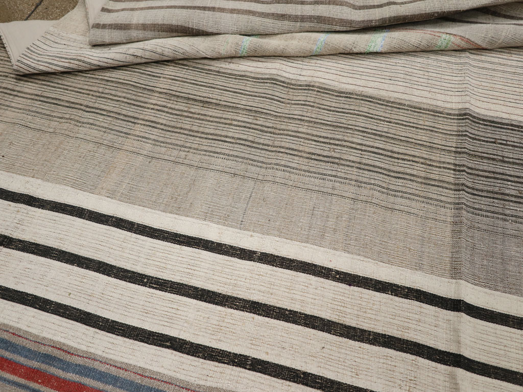 Vintage Turkish Flatweave Kilim Room Size Carpet, No.33611 - Galerie Shabab