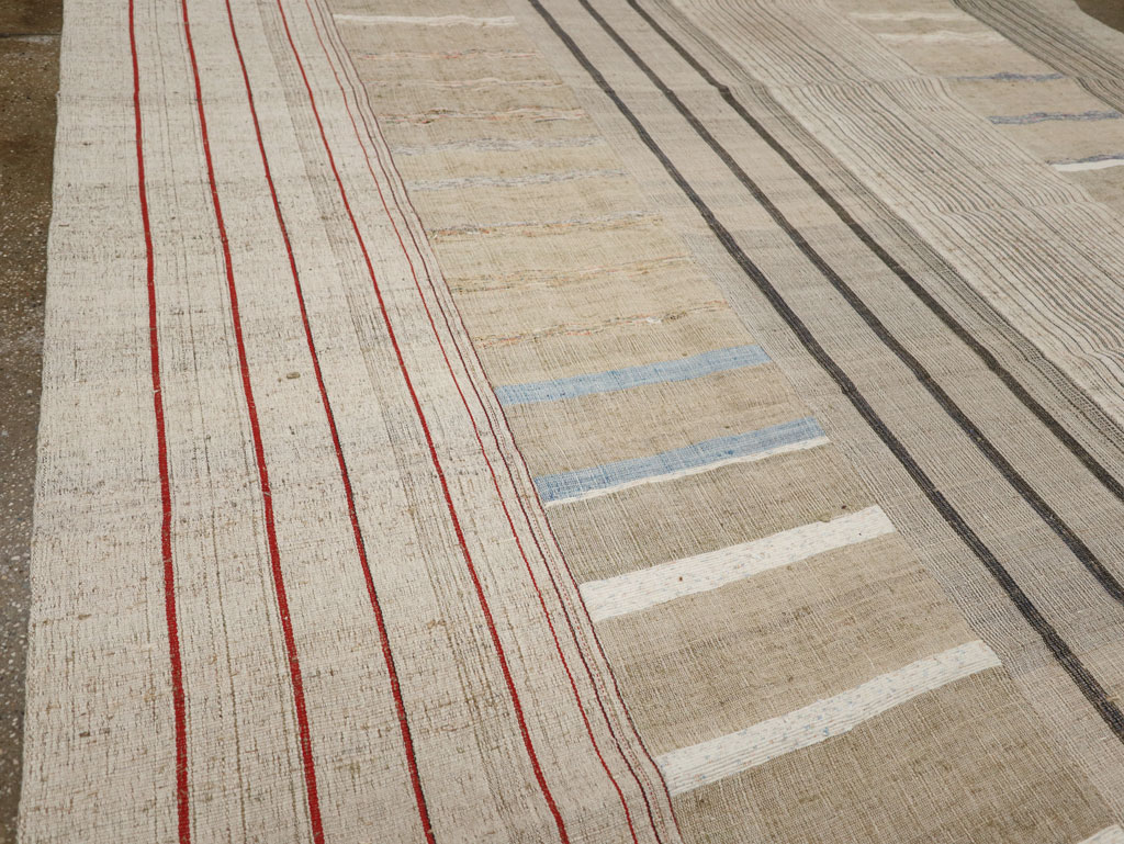 Vintage Turkish Flatweave Kilim Room Size Carpet, No.33612 - Galerie Shabab