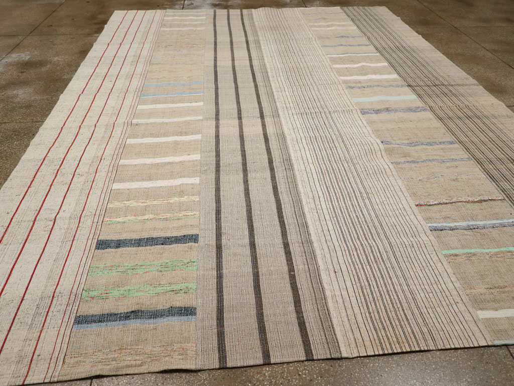 Vintage Turkish Flatweave Kilim Room Size Carpet, No.33612 - Galerie Shabab