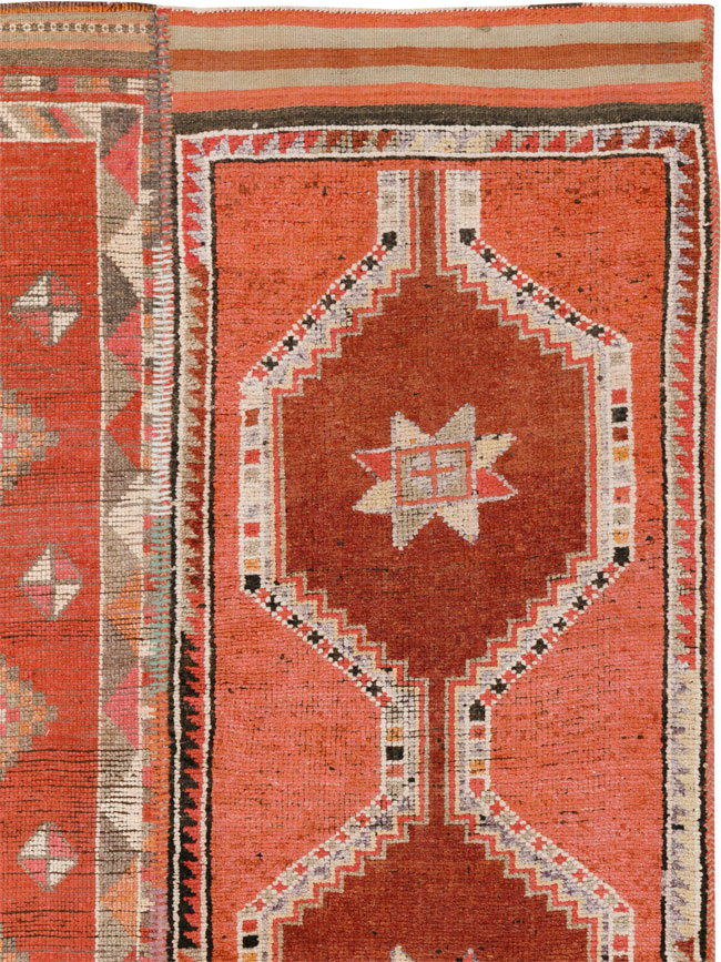 Vintage Turkish Anatolian Room Size Carpet, No.33613 - Galerie Shabab