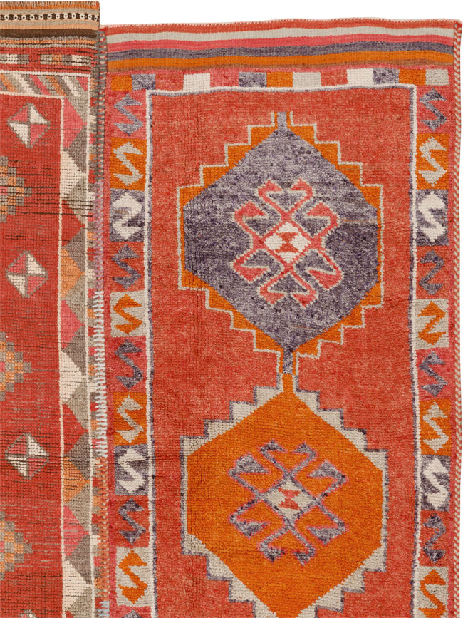 Vintage Turkish Anatolian Room Size Carpet, No.33613 - Galerie Shabab