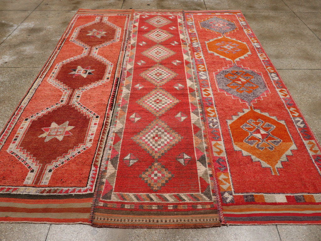 Vintage Turkish Anatolian Room Size Carpet, No.33613 - Galerie Shabab