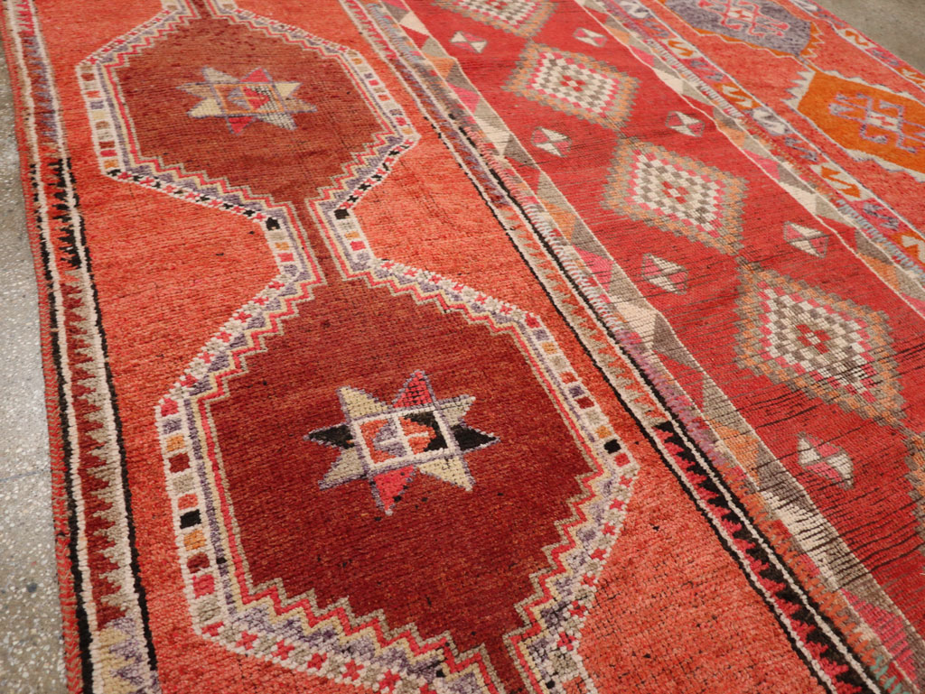Vintage Turkish Anatolian Room Size Carpet, No.33613 - Galerie Shabab