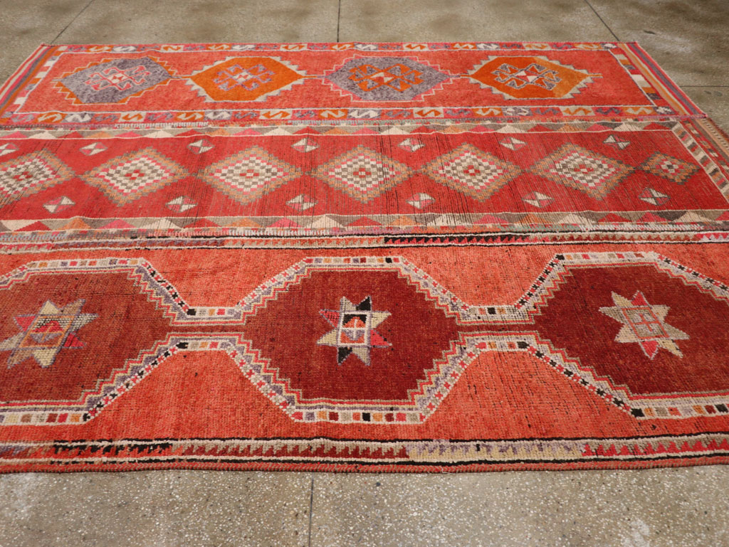 Vintage Turkish Anatolian Room Size Carpet, No.33613 - Galerie Shabab