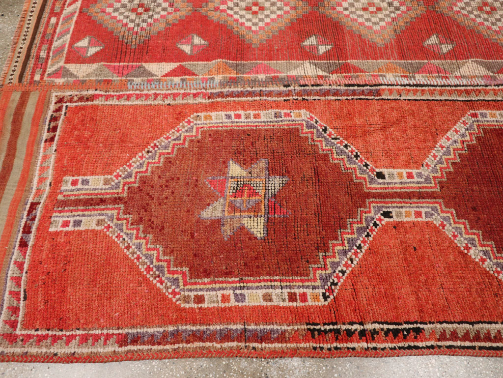 Vintage Turkish Anatolian Room Size Carpet, No.33613 - Galerie Shabab