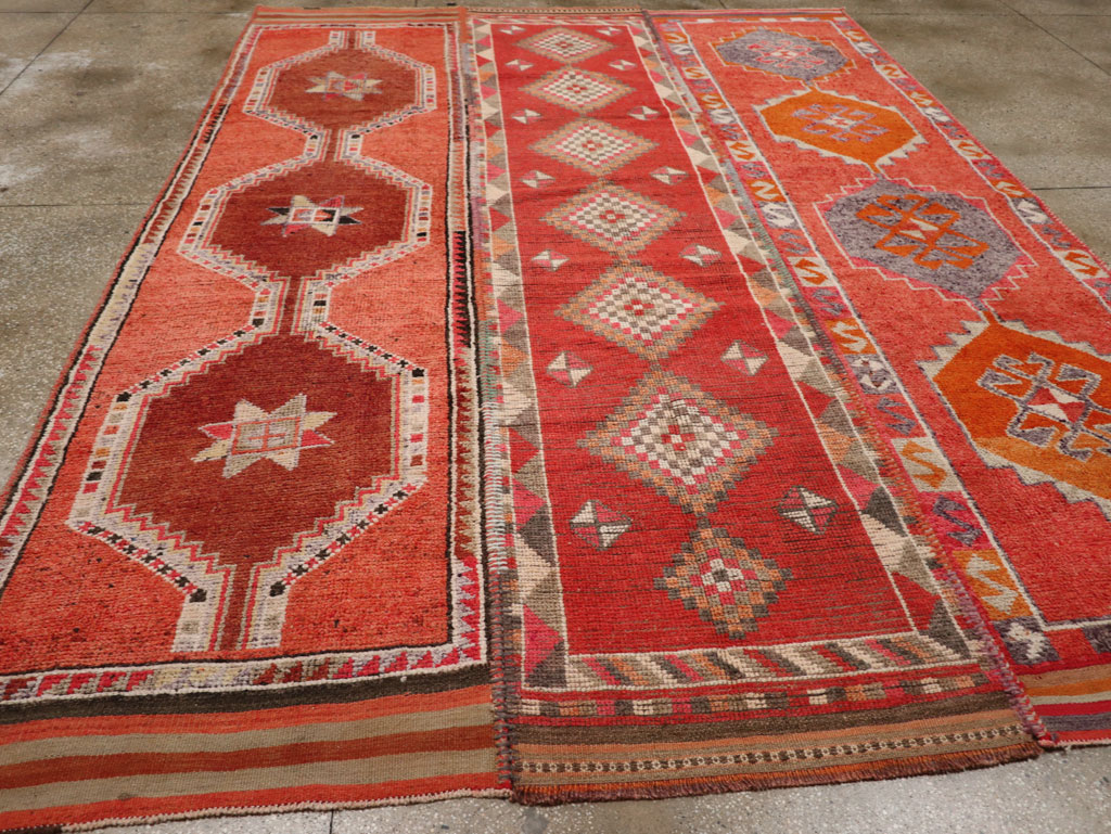 Vintage Turkish Anatolian Room Size Carpet, No.33613 - Galerie Shabab