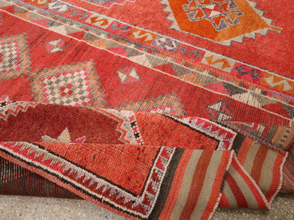 Vintage Turkish Anatolian Room Size Carpet, No.33613 - Galerie Shabab