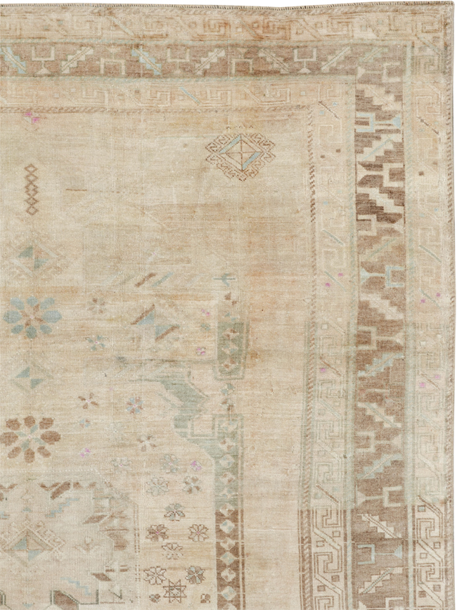 Vintage Turkish Anatolian Accent Rug, No.33614 - Galerie Shabab